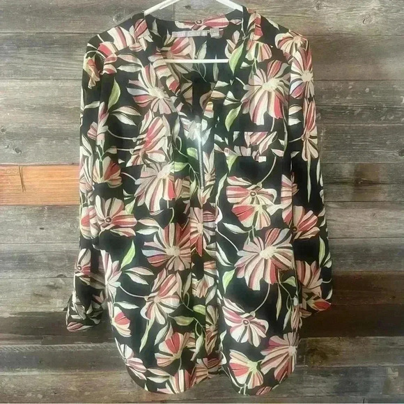 Valerie Steven’s Women’s Floral Shirt - Picture 4 of 7